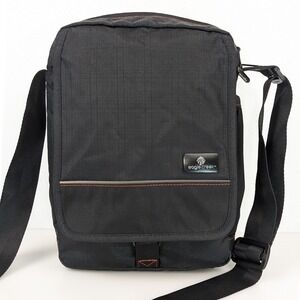 Eagle Creek Guide Trek Black Nylon Crossbody Messenger Bag Travel Sling Pouch